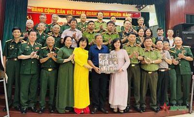 Gallery - 	Phục dựng màu di ảnh 10 nữ anh hùng liệt sĩ dân quân Lam Hạ